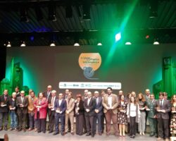 Recibimos el premio RAEEimplícate a centros educativos.