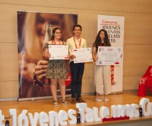 Nuestra alumna Abril Plaza, entre los ganadores del Concurso de Relato Coca-Cola en Almería