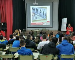 Taller de la Cruz Roja contra la violencia de género