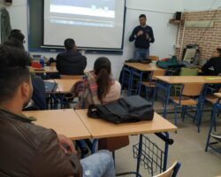 Charla de logística automatizada al alumnado de Comercio Internacional