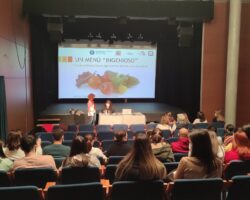 El alumnado de los Ciclos Formativos de Adultos visita la exposición «El Ingenio (In) Visible, Mujeres y Tecnología: pasado, presente y futuro»